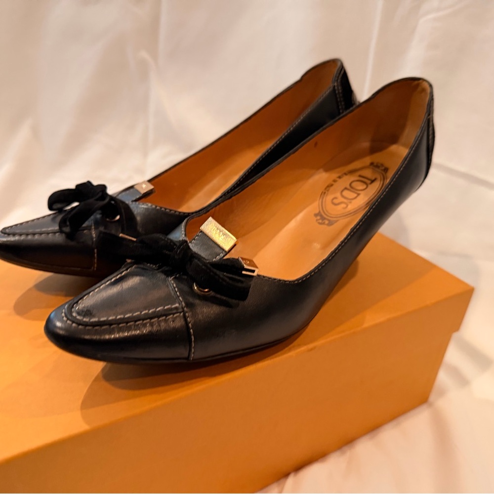 Tod's Black Leather Loafers with Bow Accent